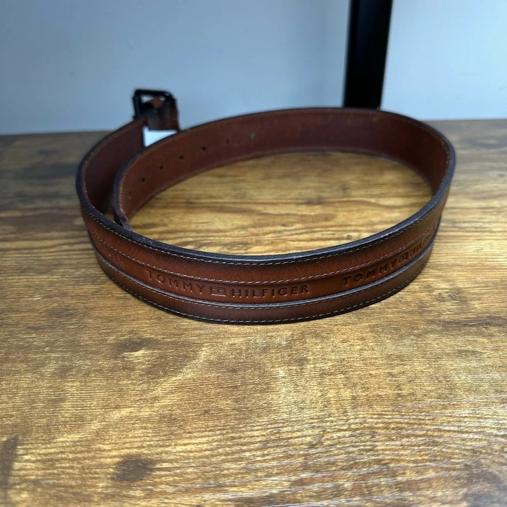Tommy Hilfiger Mens Brown Genuine Leather Belt Size 30-32 Small Embossed Logo